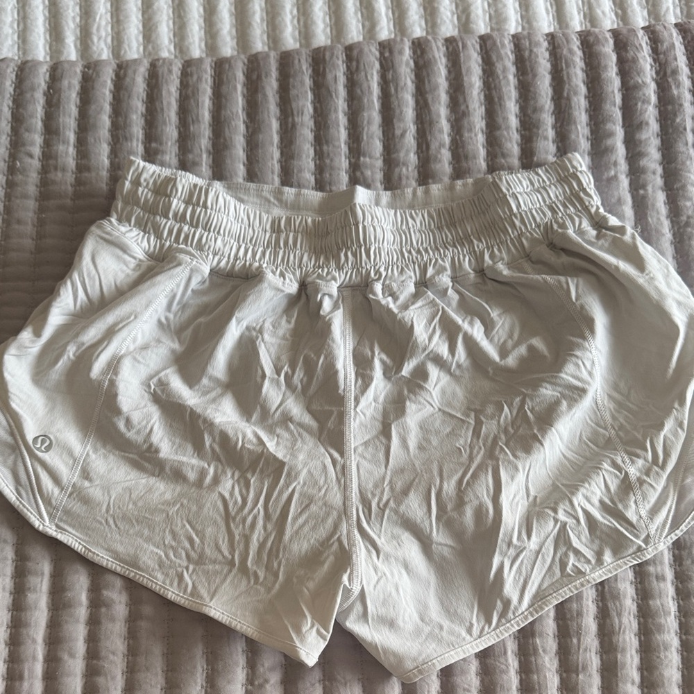 lululemon athletica Women's white Athletic Shorts. Hotty hots high rise.
